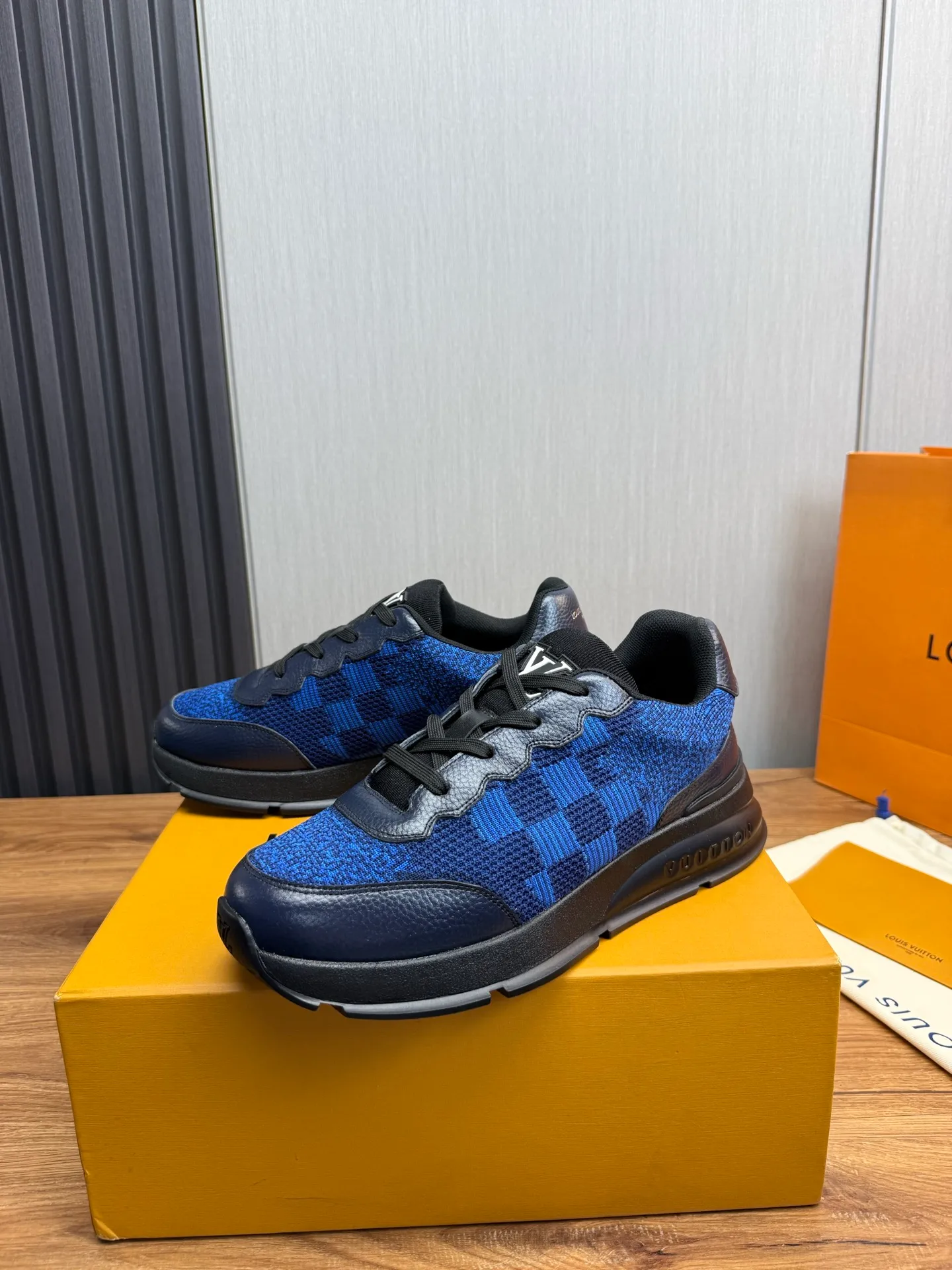 Men's shoes 💰640💰 LOUIS VUITTON [Luden Yiwei] The new trendy Lv is on the market 🎁, casual and fashionable men's shoes 👟 The upper is made of high-count and high-density fly weave + cowhide mesh lining, the original wear-resistant rubber outsole, the version is simple and elegant, exclusive for trendy men. 38-45 (45 is custom-made and cannot be returned or exchanged)